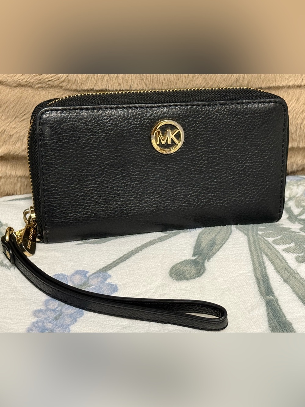 Michael Kors Fulton Large Zip Around Pebbled Leather Wristlet Wallet Black Gold